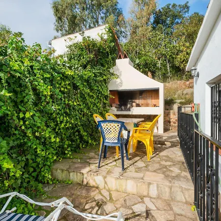 Peaceful Holiday In With Veranda Holiday home
